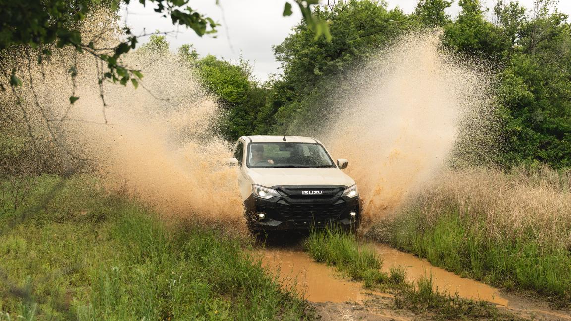 ISUZU D-MAX Single Cab at work